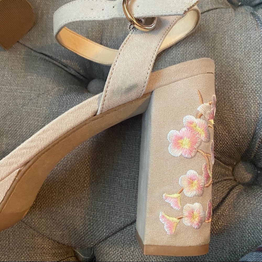 Embroidered Heels - Picture 5 of 5